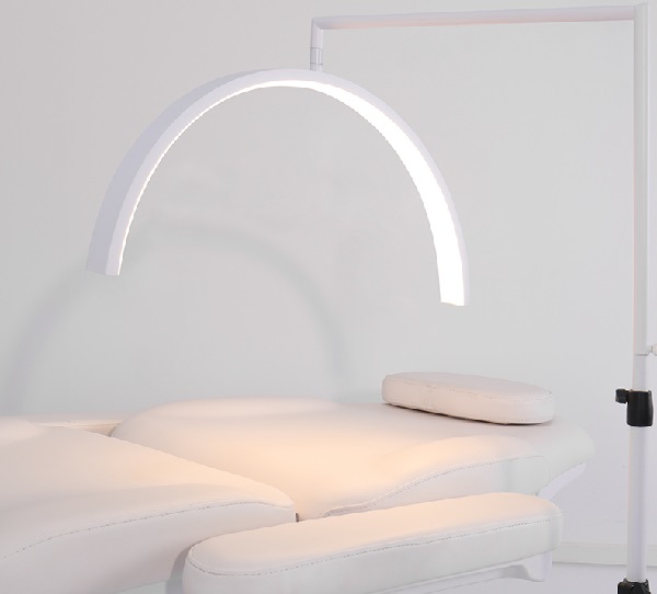 best lighting for eyelash extensions.jpg