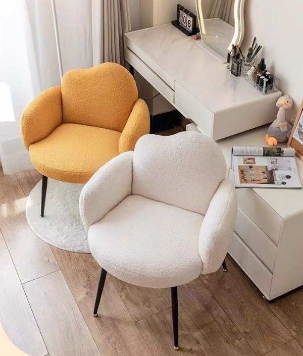 1776310996965900.png XXY-001 nail salon client chair in beauty room setup.png